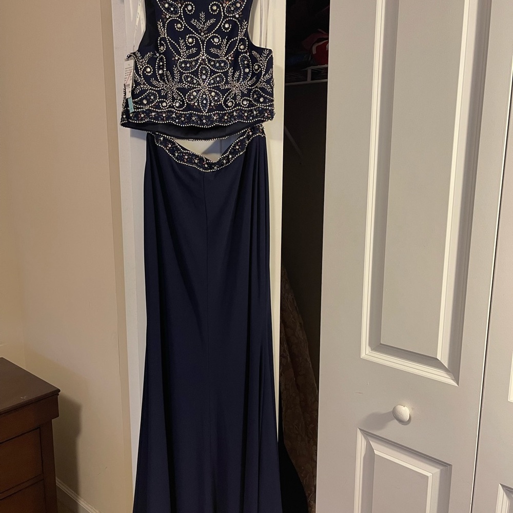 Camille La Vie, 2 pièces evening beaded dress. Blue/silver, size 10. New